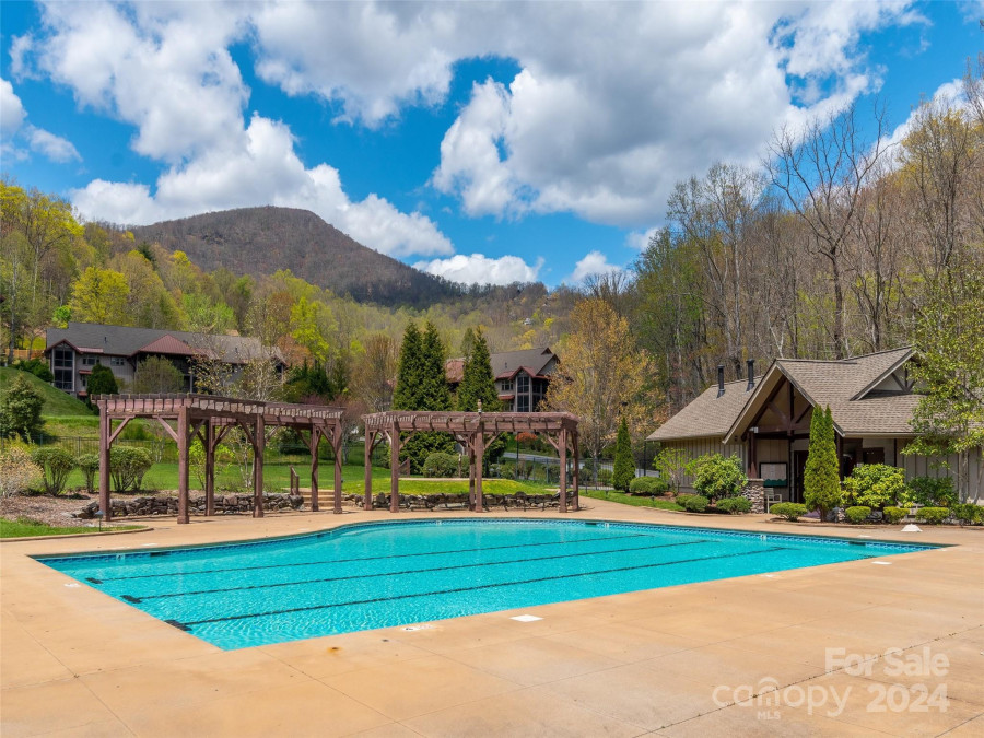 245 Deer Creek Trl Maggie Valley, NC 28751