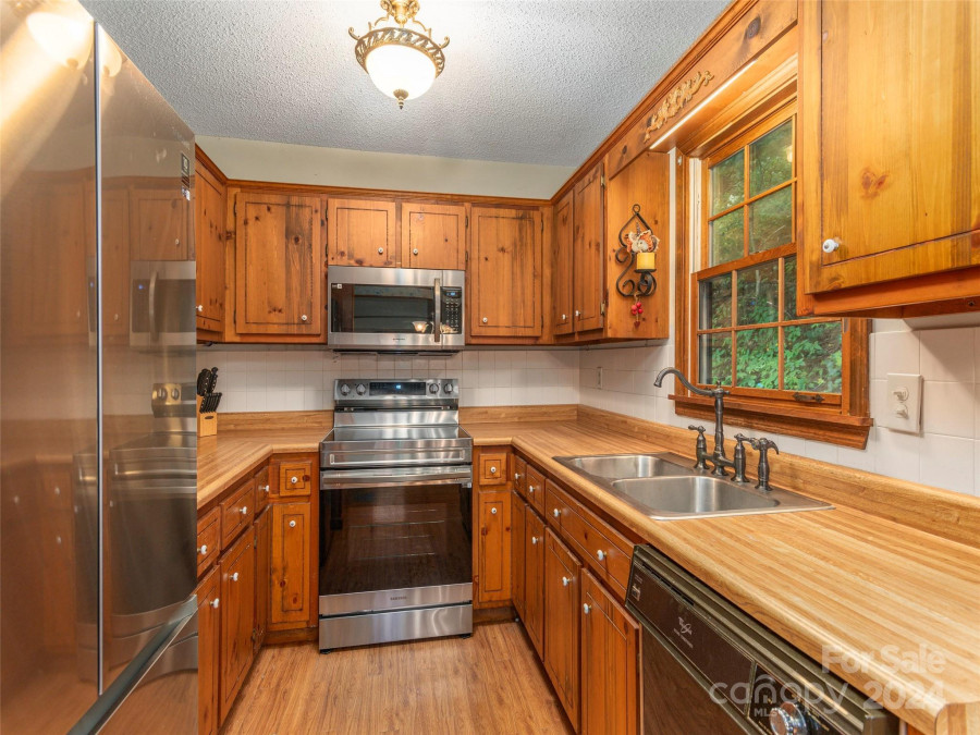 245 Deer Creek Trl Maggie Valley, NC 28751