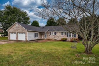 2707 24th Street Ct Hickory, NC 28601