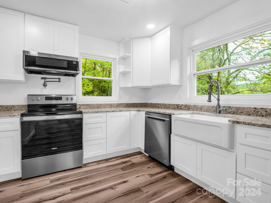 106 Bob White Rd Lake Lure, NC 28746