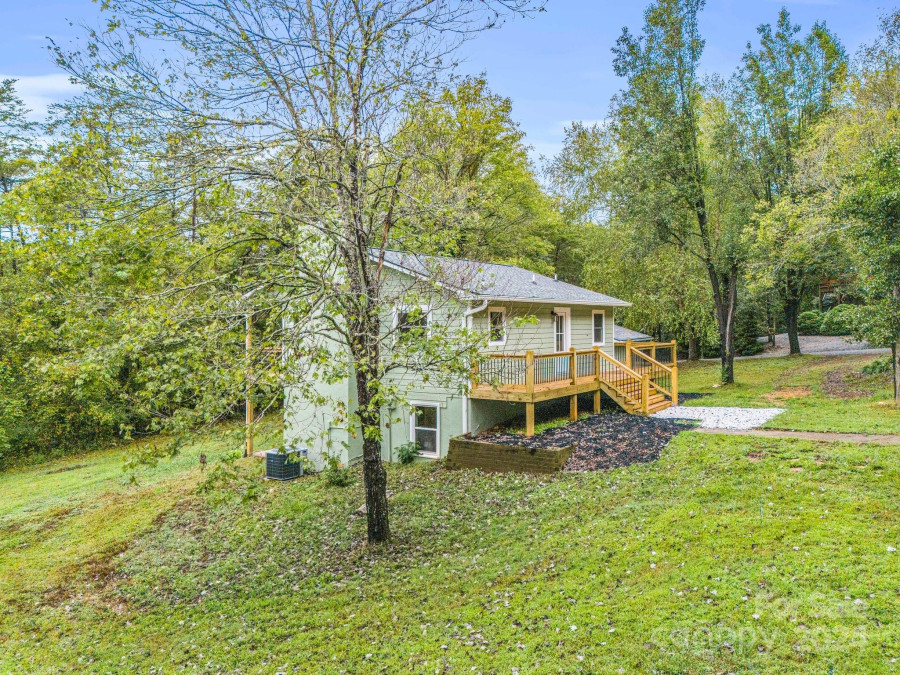 106 Bob White Rd Lake Lure, NC 28746