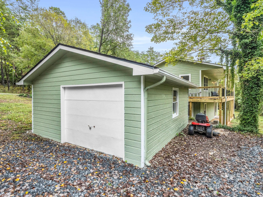 106 Bob White Rd Lake Lure, NC 28746