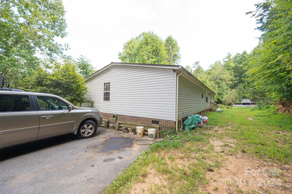 2324 Alfred Hartley Rd Lenoir, NC 28645