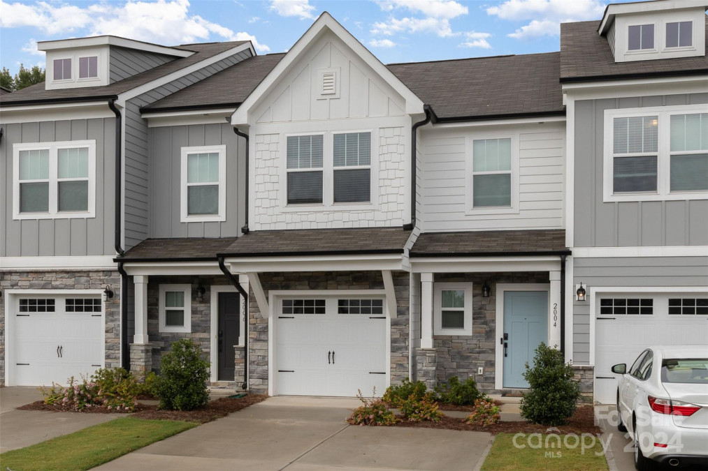 2004 Crooked Oak Ln York, SC 29745