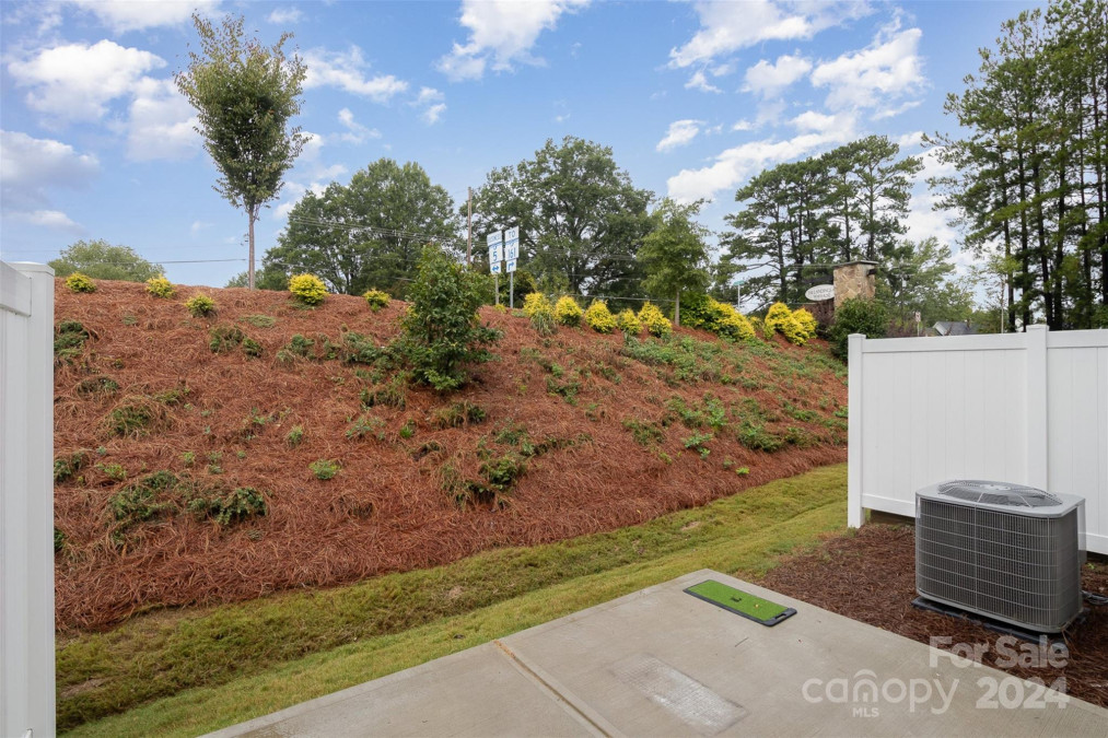 2004 Crooked Oak Ln York, SC 29745