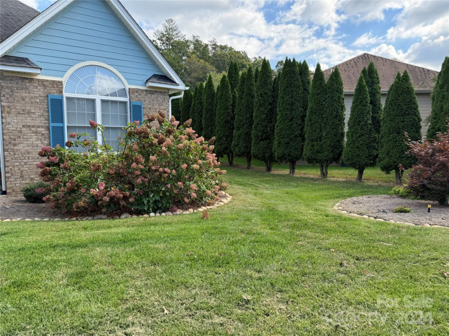 19 Linn Garden Ln Swannanoa, NC 28778