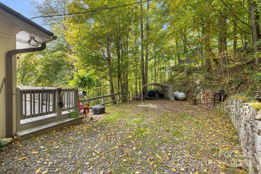 197 Gardenside Ln Mars Hill, NC 28754