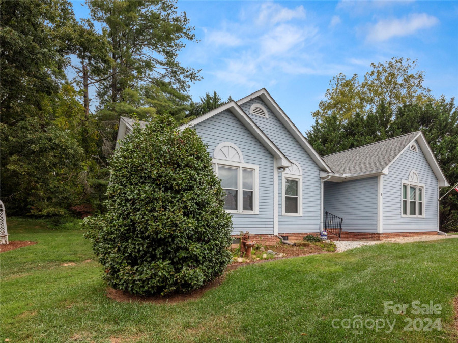 4 Strathmore Dr Arden, NC 28704