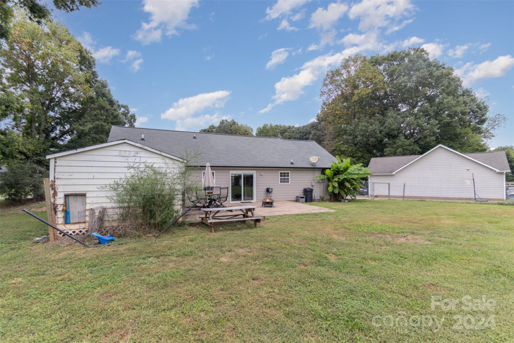 105 Chinaberry Ct Gastonia, NC 28052