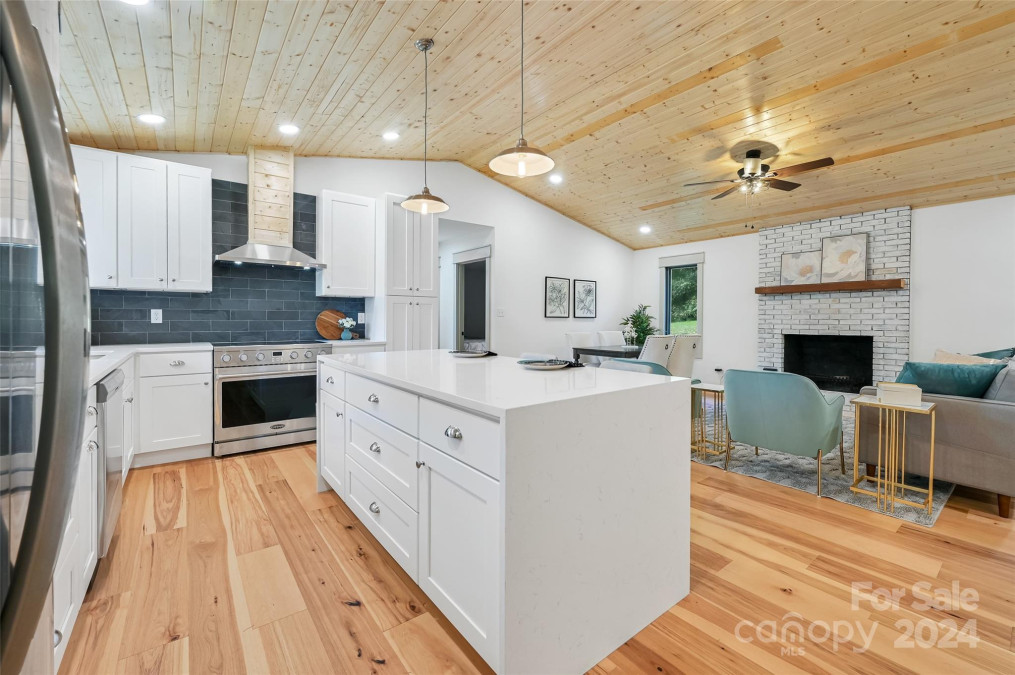 496 Kelly Ln Pisgah Forest, NC 28768