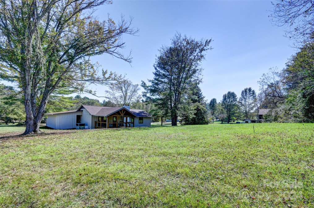 496 Kelly Ln Pisgah Forest, NC 28768