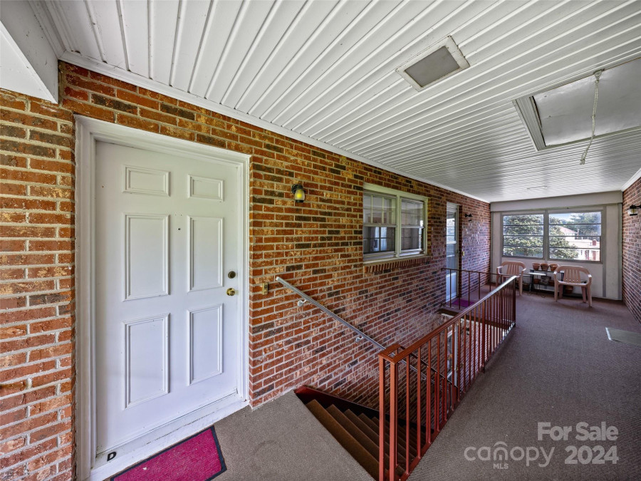 410 Golf View Ln Hendersonville, NC 28739