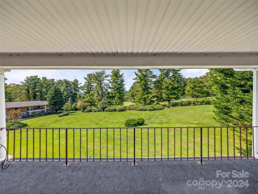 410 Golf View Ln Hendersonville, NC 28739