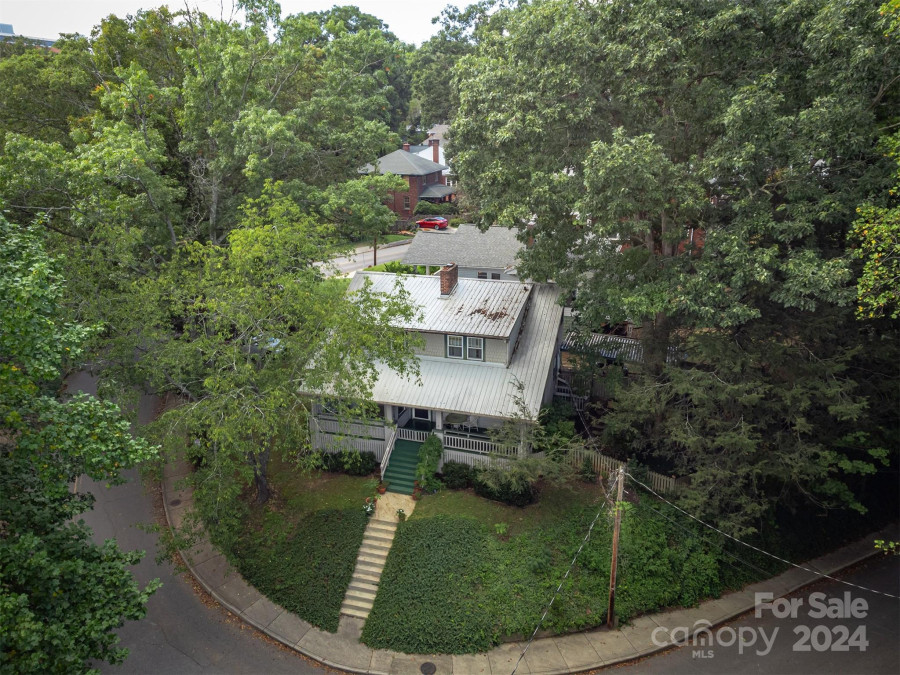 132 Forest Hill Dr Asheville, NC 28803