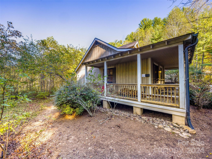 98 Mill Pond Dr Tuckasegee, NC 28783