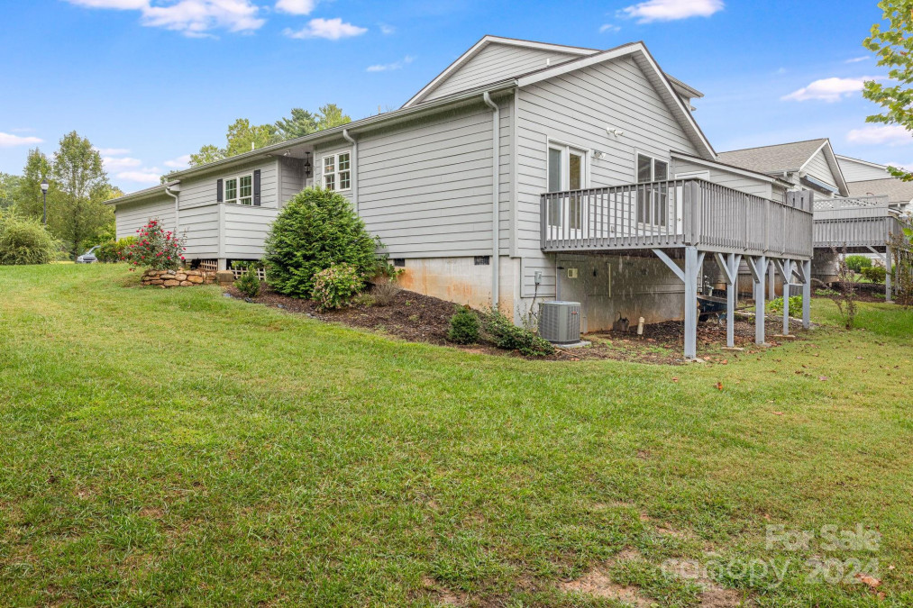 38 Holiday Dr Arden, NC 28704