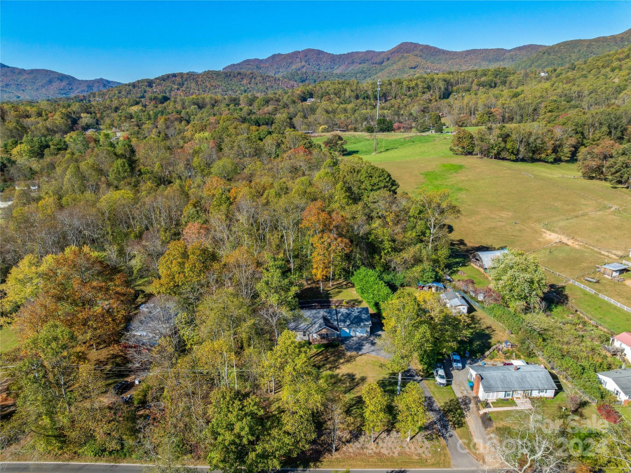 49 Cathey Rd Candler, NC 28715