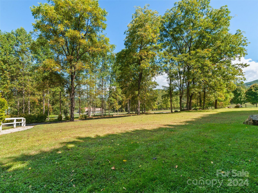 38 Bear Rock Rd Hendersonville, NC 28739