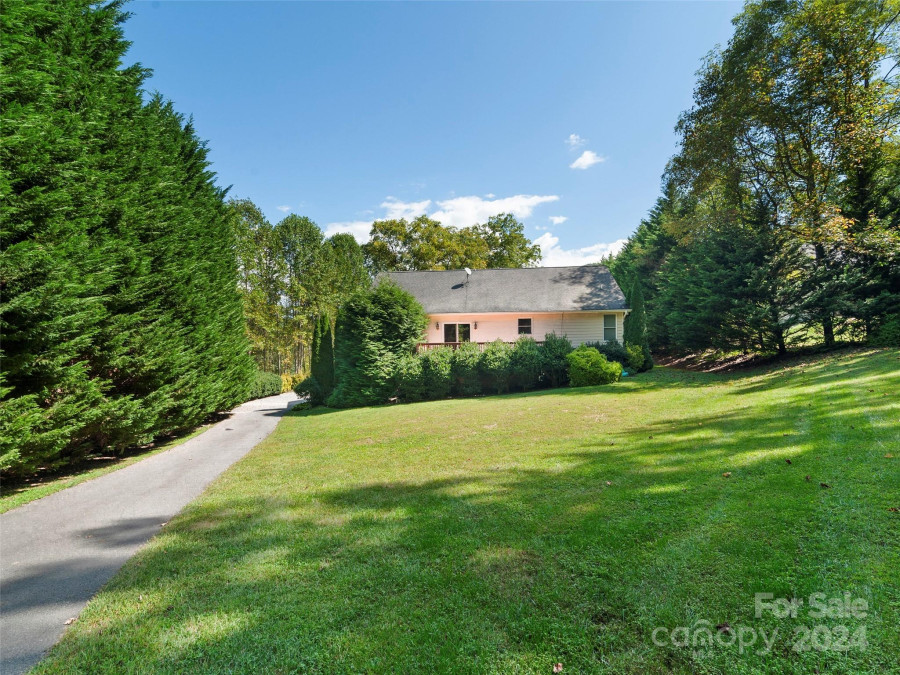 38 Bear Rock Rd Hendersonville, NC 28739