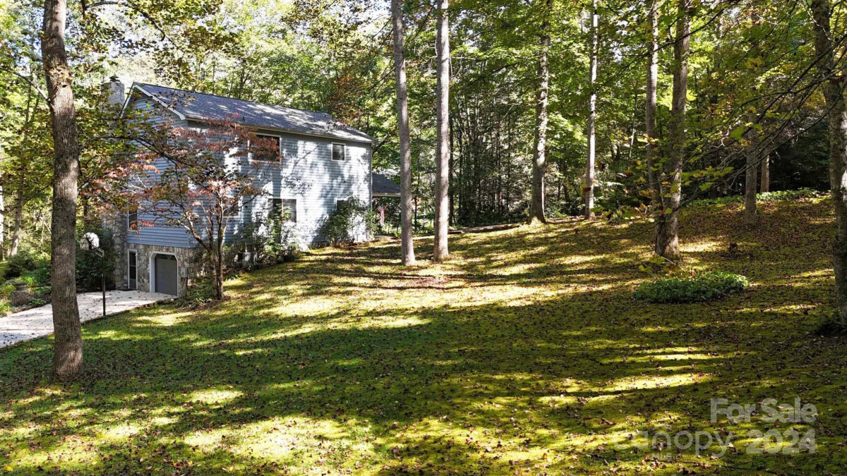 100 Tsali Dr Waynesville, NC 28785