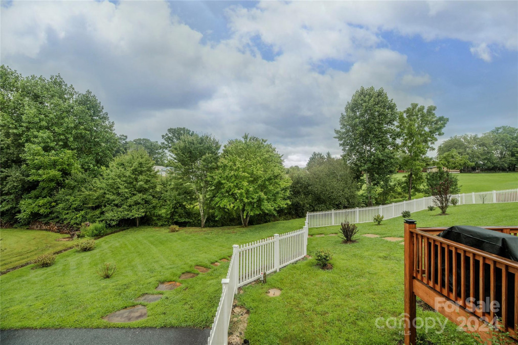 74 Lone Oak Dr Mills River, NC 28759