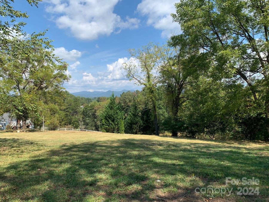 637 Jupiter Rd Weaverville, NC 28787