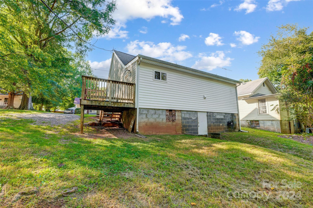 240 Lackey St Statesville, NC 28677