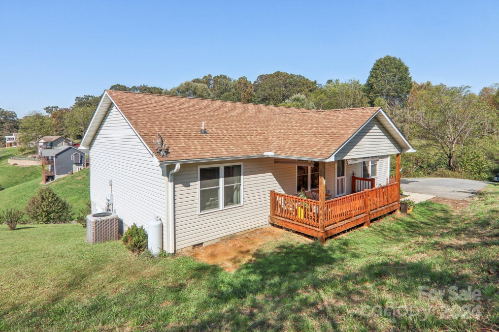 16 New Clayton Extension Weaverville, NC 28787