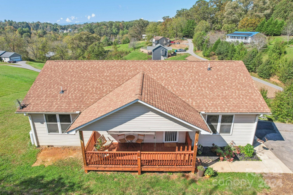 16 New Clayton Extension Weaverville, NC 28787