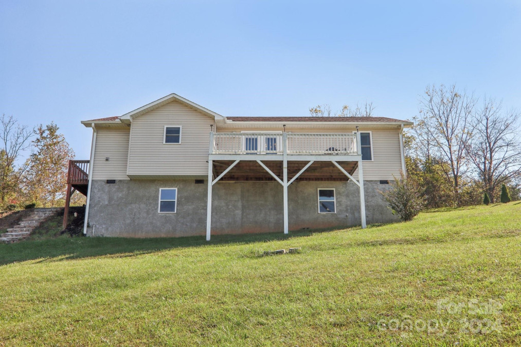 16 New Clayton Extension Weaverville, NC 28787