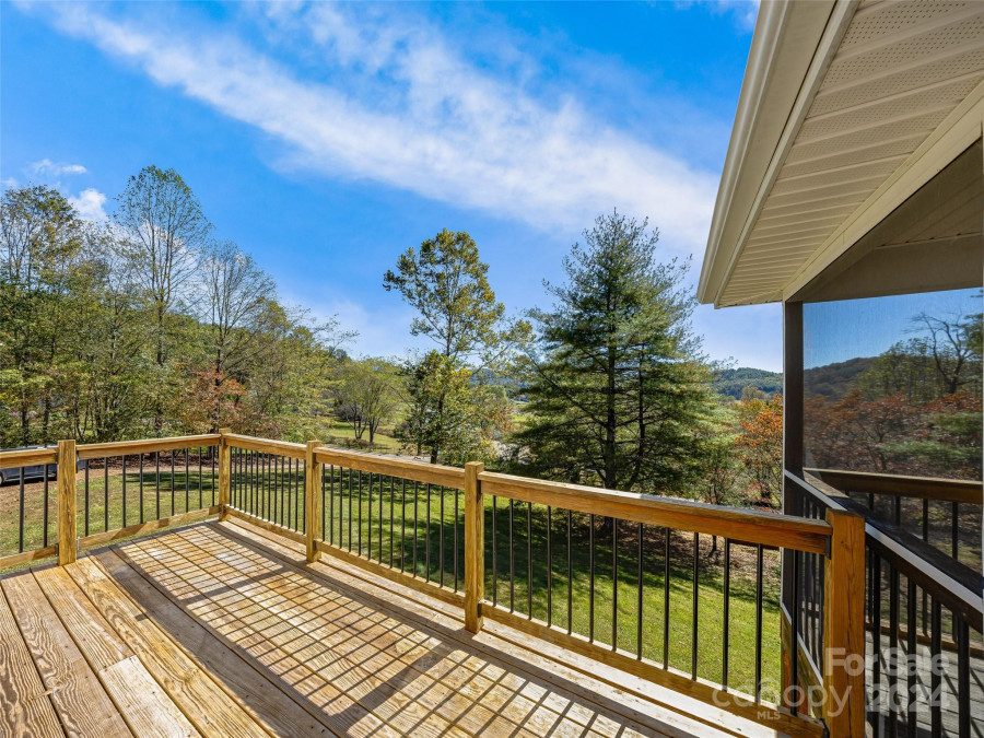 74 River Rd Penrose, NC 28766