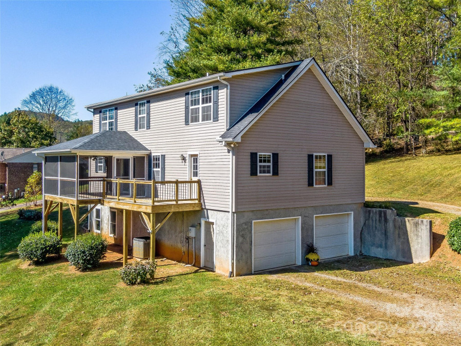 74 River Rd Penrose, NC 28766