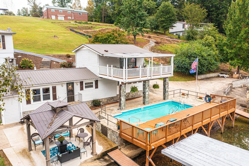 4856 Midway Sand Rd Hickory, NC 28601