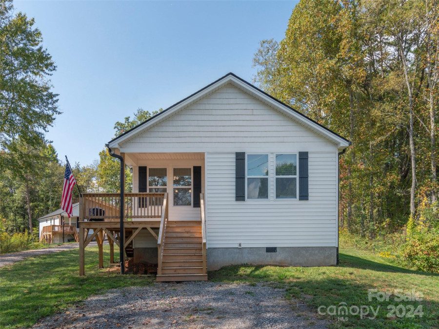 143 Leah Ln Canton, NC 28716