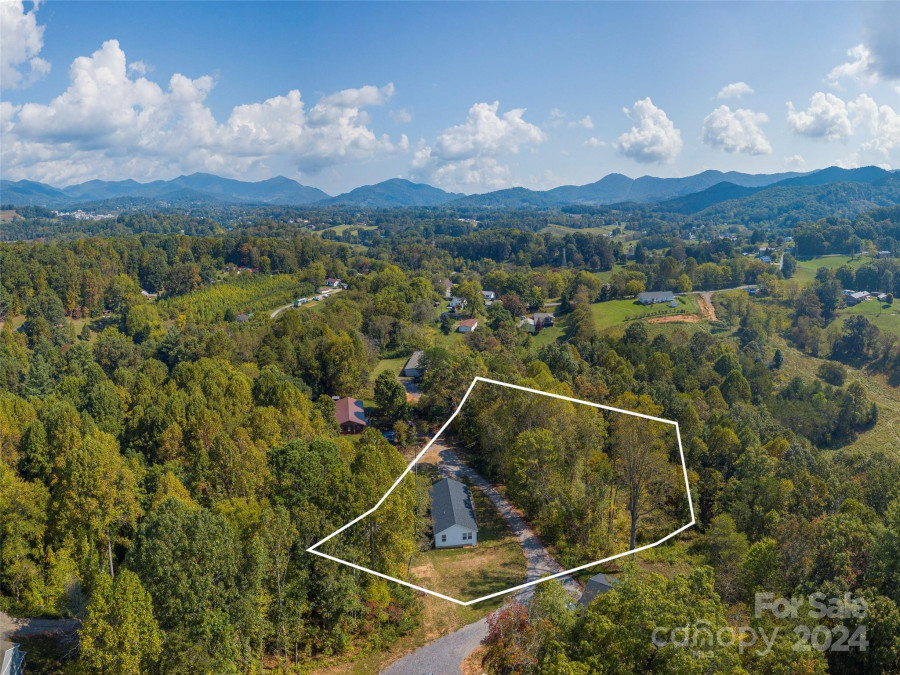 143 Leah Ln Canton, NC 28716