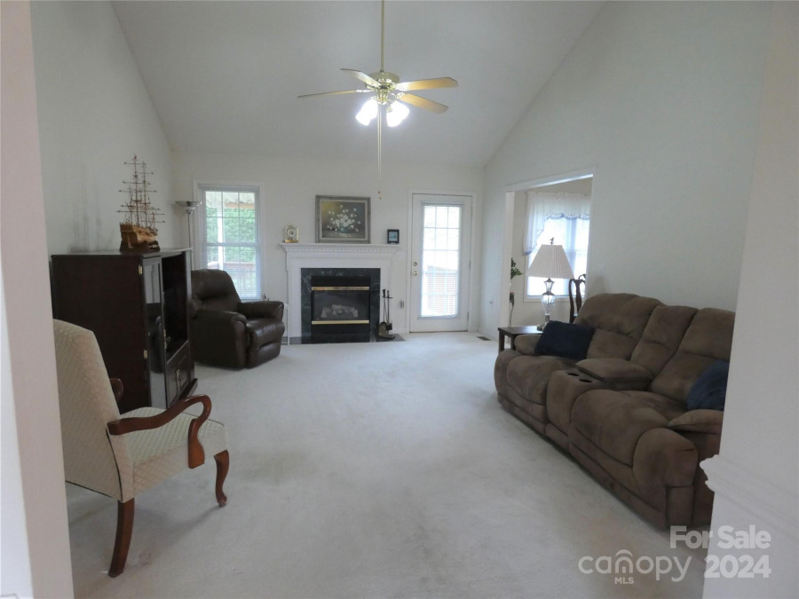 3803 River Rd Hickory, NC 28602