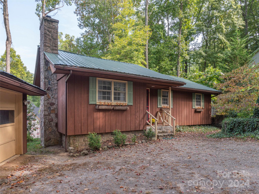 183 Reuben Branch Rd Maggie Valley, NC 28751