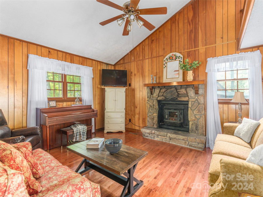 183 Reuben Branch Rd Maggie Valley, NC 28751