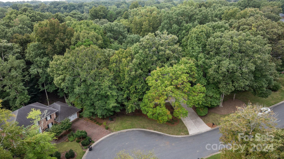 1134 Shadowbrook Ln Charlotte, NC 28211