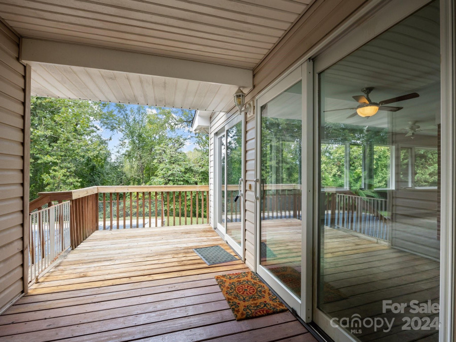 27 Morse Dr Asheville, NC 28806