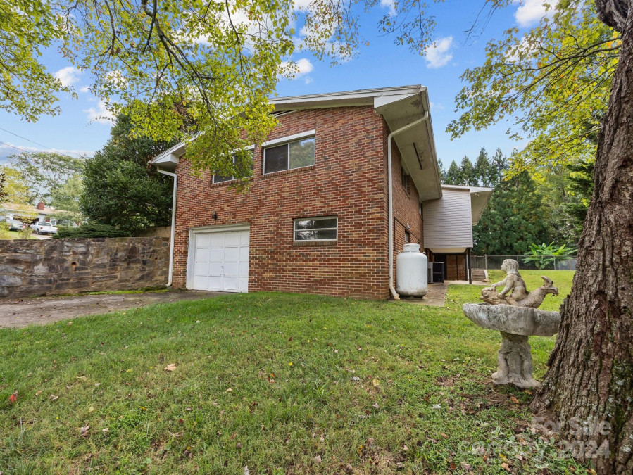 27 Morse Dr Asheville, NC 28806