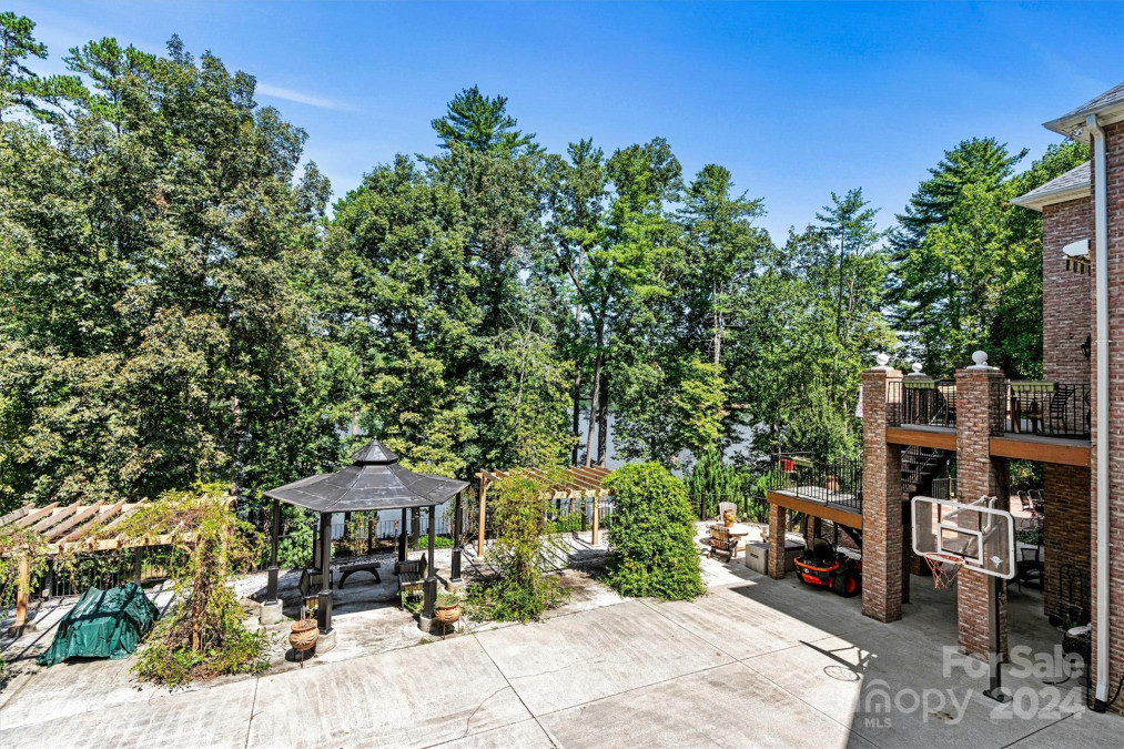 302 Riverwalk Dr Connelly Springs, NC 28612