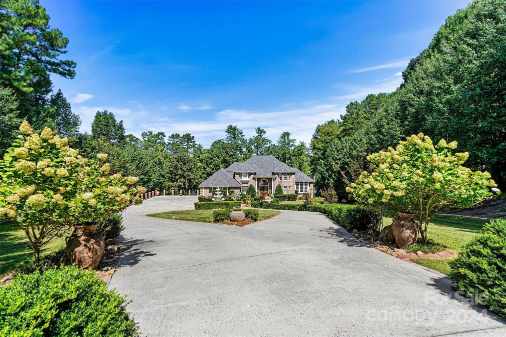 302 Riverwalk Dr Connelly Springs, NC 28612