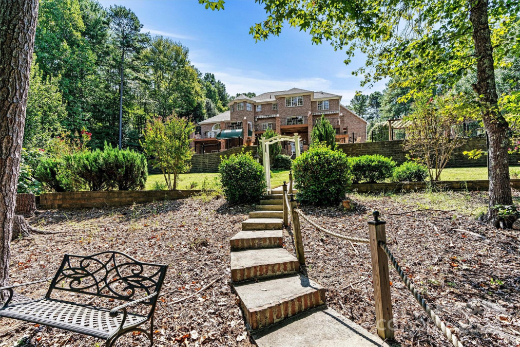 302 Riverwalk Dr Connelly Springs, NC 28612