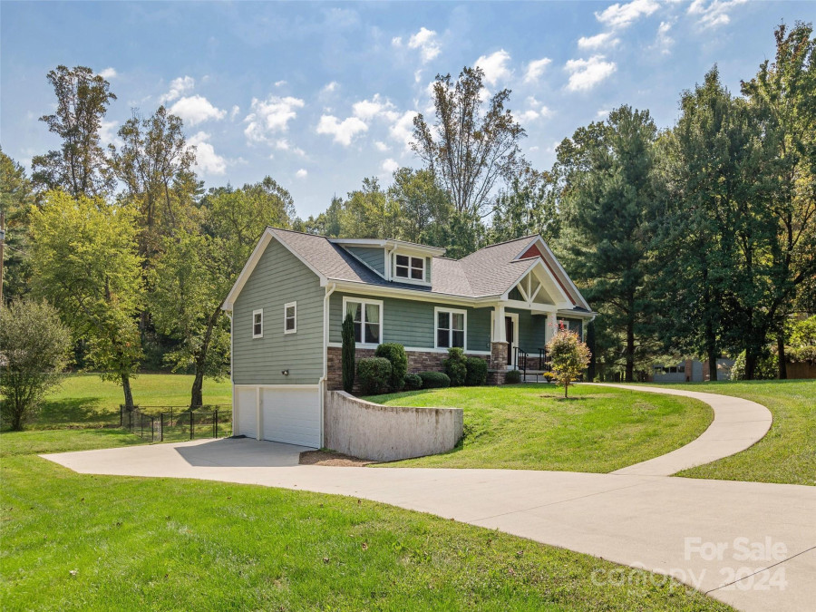 3 Sweetwater Oaks Dr Fletcher, NC 28732