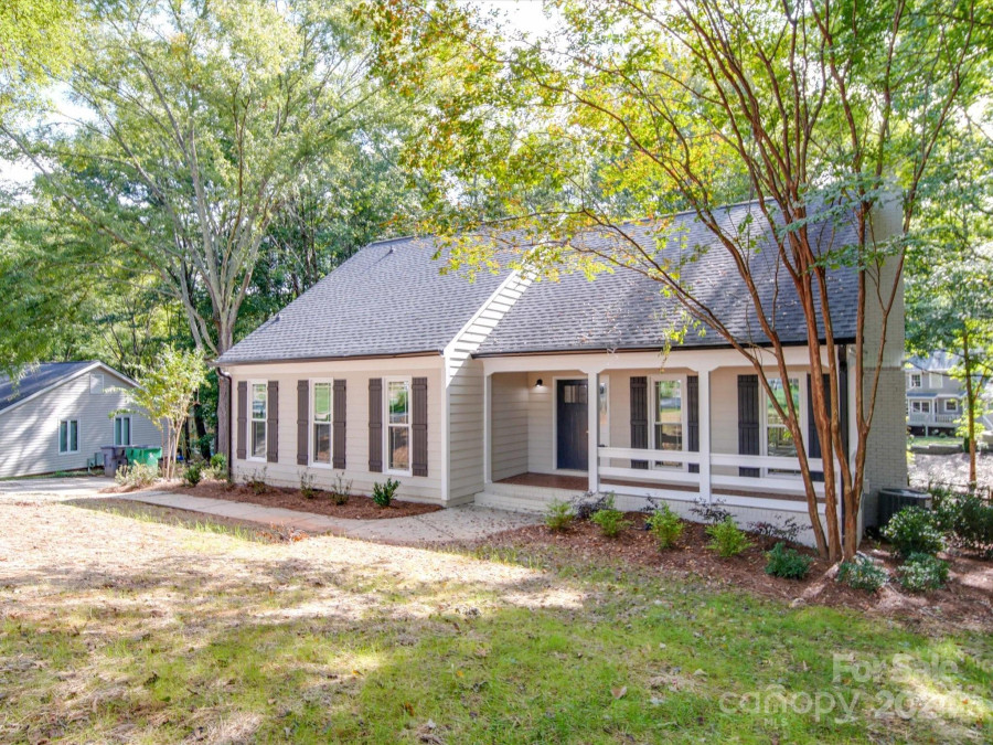 329 Pine Creek Dr Charlotte, NC 28270