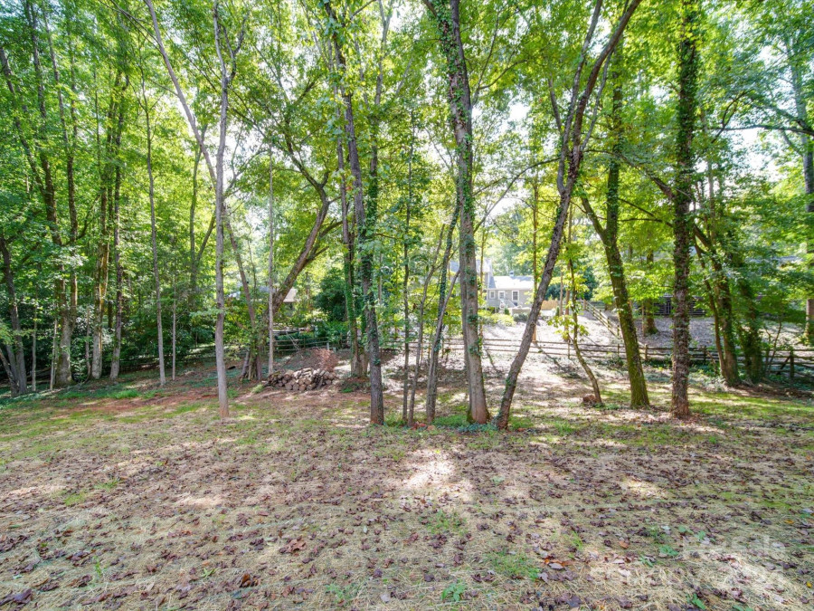 329 Pine Creek Dr Charlotte, NC 28270