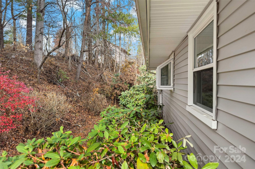 123 Avondale Ridge Rd Asheville, NC 28803