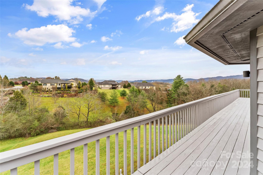 24 Loridon Dr Weaverville, NC 28787