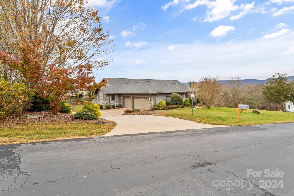 24 Loridon Dr Weaverville, NC 28787